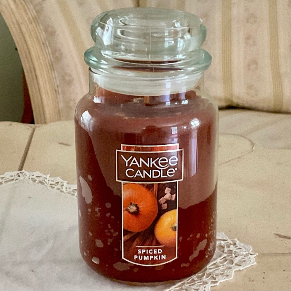 NWT Yankee Candle Spiced Pumpkin Classic 22 oz Jar - Autumn Harvest Halloween